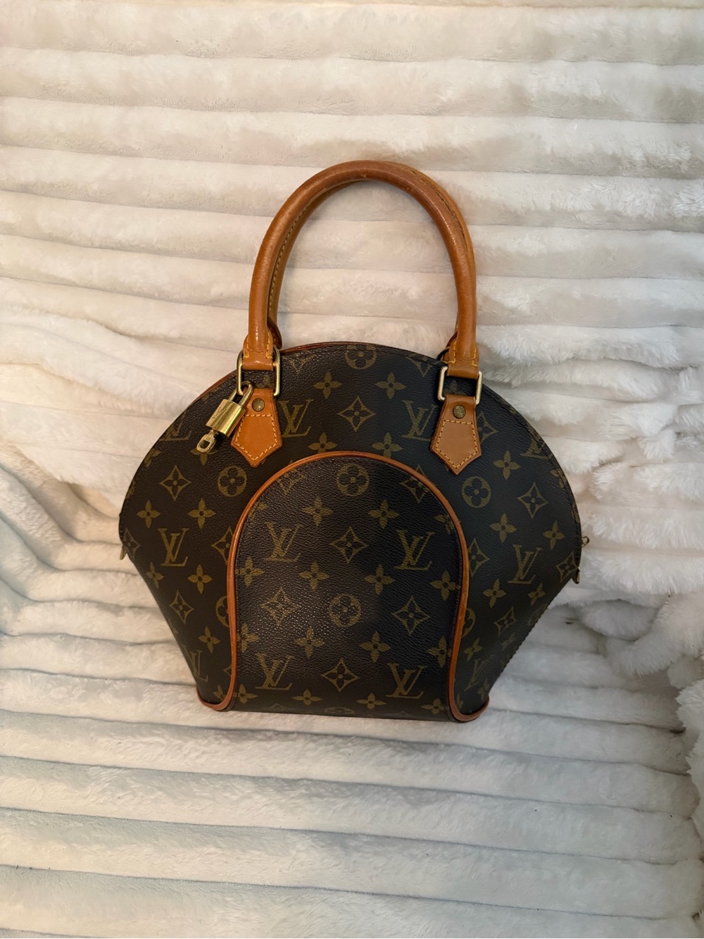 Louis Vuitton Ellipse MM Handbag